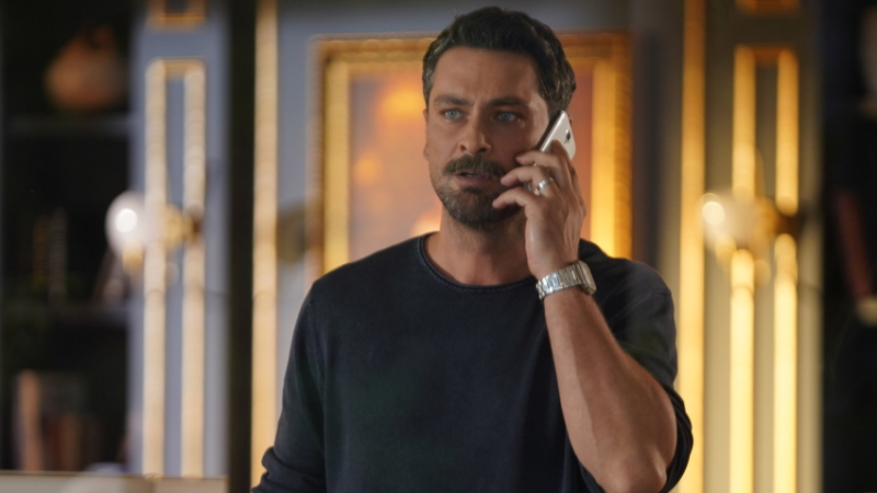 Незнакомец в зеркале 1 серия смотреть онлайн Video preview